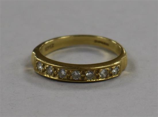 An 18ct gold and seven stone diamond half eternity ring, size R.